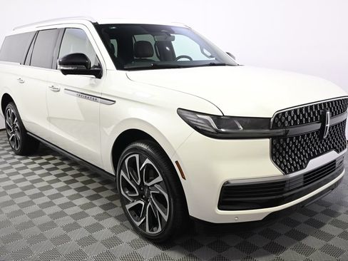 New 2026 Lincoln Navigator L Reserve AWD/4WD image 8
