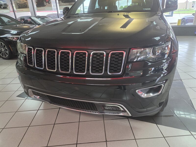 Used 2018 Jeep Grand Cherokee Laredo AWD/4WD image 41