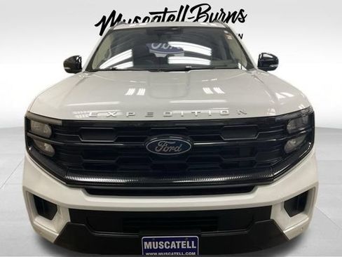 Used 2025 Ford Expedition Active AWD/4WD image 2