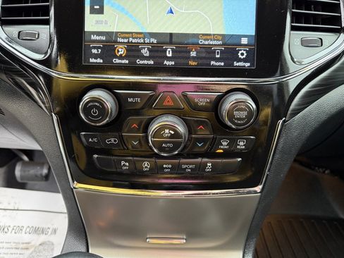 Used 2022 Jeep Grand Cherokee Laredo X image 25