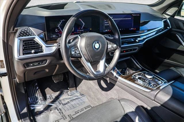 Used 2025 BMW X5 xDrive50e AWD/4WD image 10