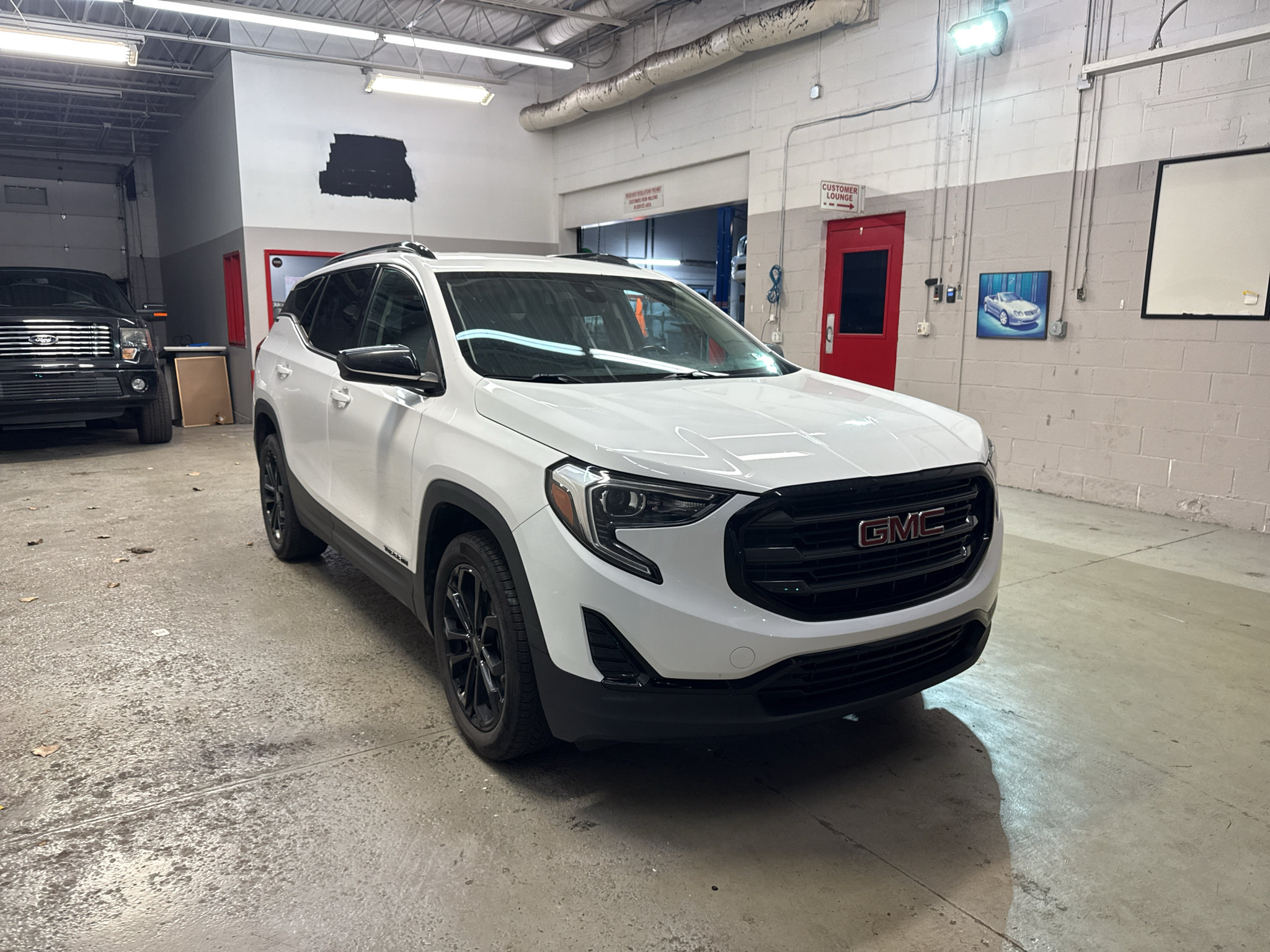 Used 2021 GMC Terrain SLE w/ Driver Convenience Package AWD/4WD image 1