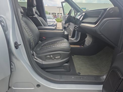 Used 2024 Rivian R1S Adventure Dual AWD/4WD image 19