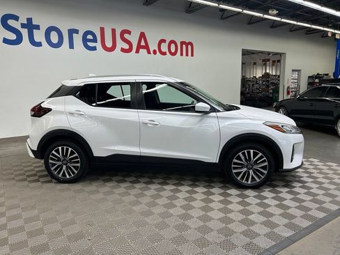Used 2022 Nissan Kicks SV FWD image 9