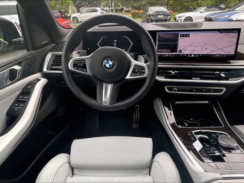 Used 2025 BMW X5 xDrive40i w/ M Sport Package AWD/4WD image 5