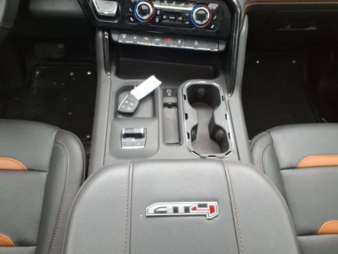 Used 2025 GMC Sierra 2500 AT4 w/ AT4 Premium Plus Package image 17