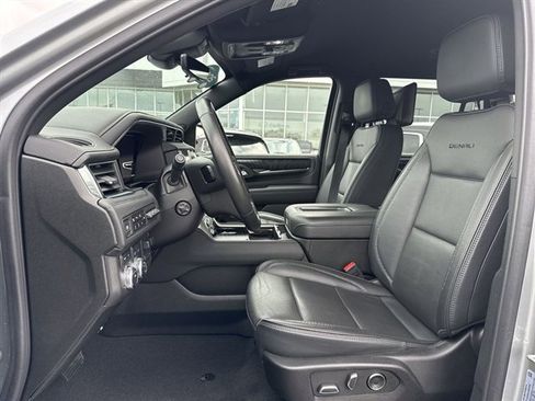 Used 2024 GMC Yukon Denali w/ Advanced Technology Package image 23