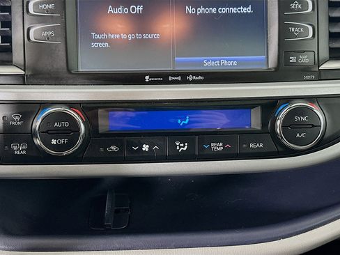 Used 2018 Toyota Highlander XLE w/ Carpet Mat Package (TMS) image 23