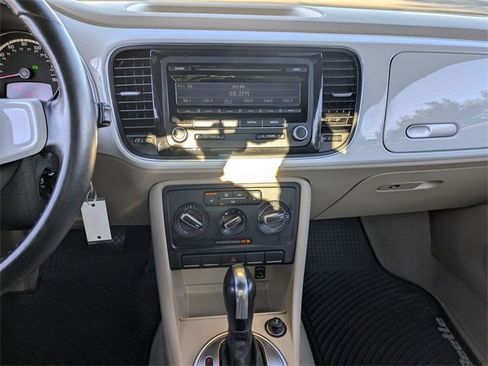 Used 2013 Volkswagen Beetle 2.5 image 25