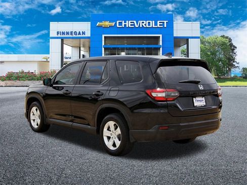 Used 2023 Honda Pilot LX image 5