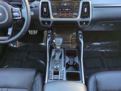 Used 2022 Kia Sorento SX image 19