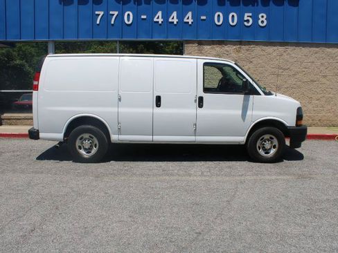 Used 2021 Chevrolet Express 2500 RWD image 17