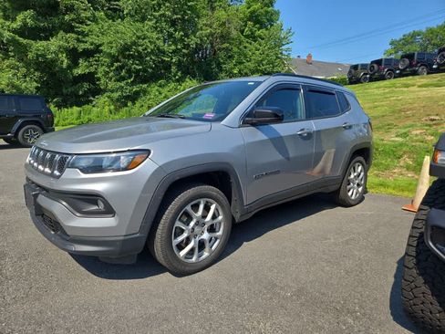 Used 2023 Jeep Compass Latitude AWD/4WD image 7