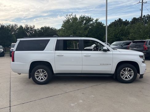 Used 2016 Chevrolet Suburban LT image 4