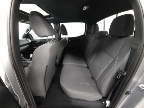 Used 2017 Toyota Tacoma TRD Off-Road image 6