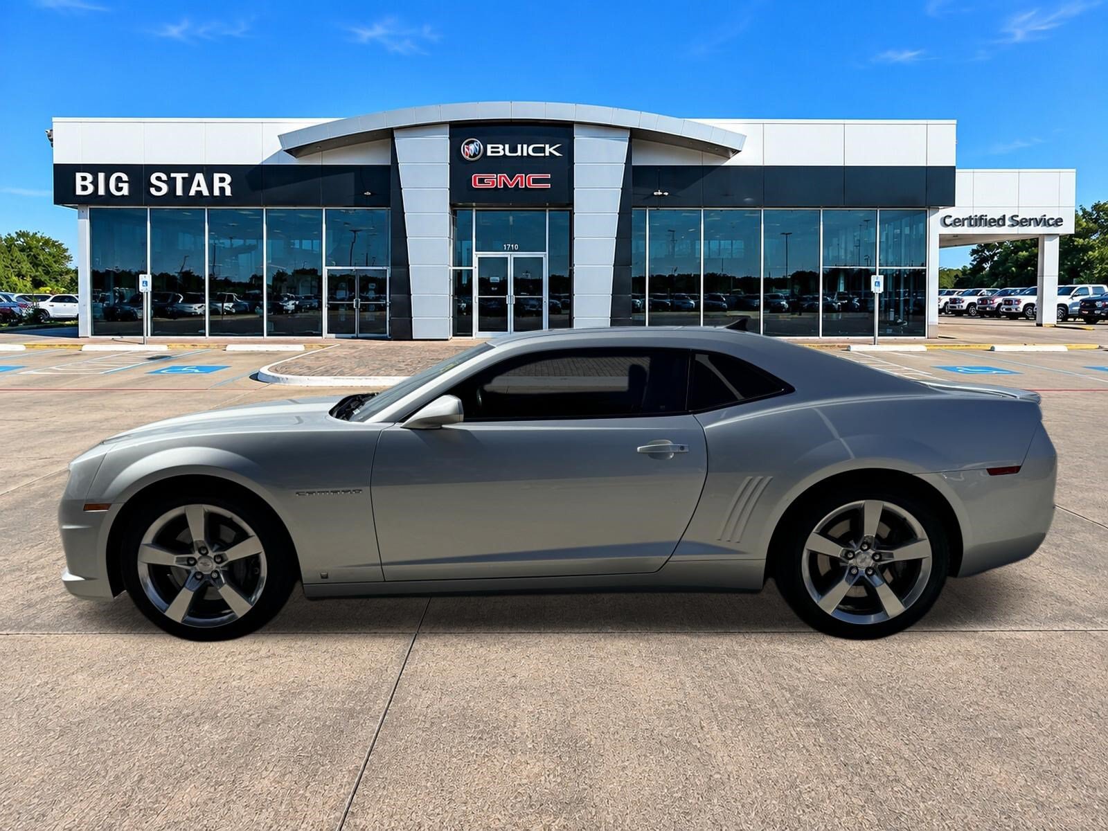 Used 2010 Chevrolet Camaro SS w/ RS Package RWD image 3