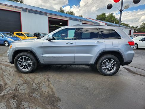Used 2017 Jeep Grand Cherokee Limited AWD/4WD image 8