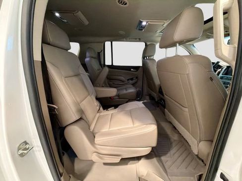Used 2020 GMC Yukon XL SLT w/ Premium Edition image 24