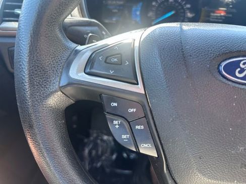 Used 2018 Ford Fusion SE w/ Fusion SE Technology Package FWD image 22