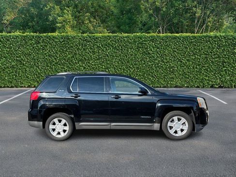 Used 2013 GMC Terrain SLE image 2