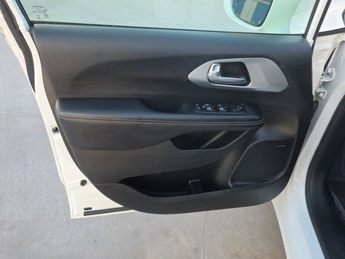 Used 2019 Chrysler Pacifica Touring-L Plus w/ S Appearance Package image 29