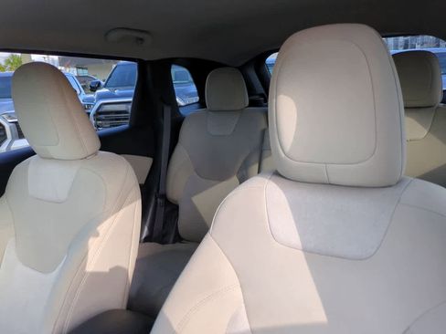 Used 2018 Jeep Cherokee Latitude image 8