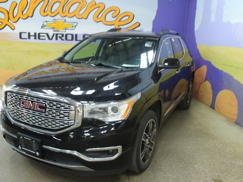 Used 2018 GMC Acadia Denali w/ Technology Package AWD/4WD image 4