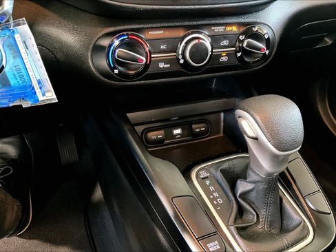 Used 2023 Kia Soul LX image 25