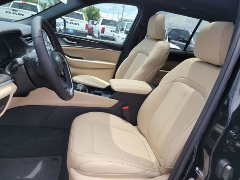 New 2025 Jeep Grand Cherokee Limited w/ Trailer Tow Package image 18