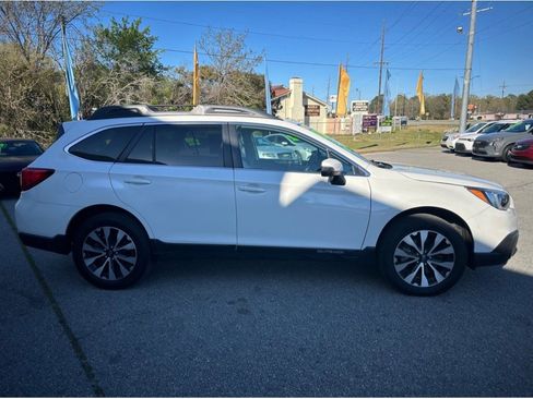 Used 2016 Subaru Outback 2.5i Limited AWD/4WD image 5