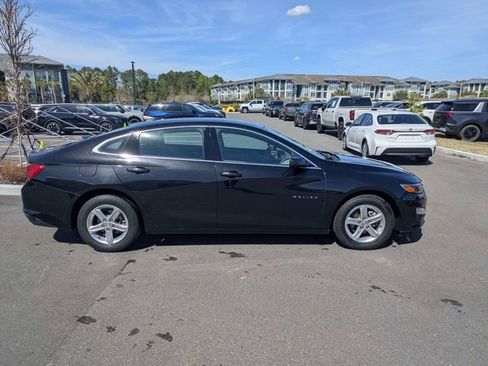Used 2022 Chevrolet Malibu LS w/ Driver Confidence Package II FWD image 2