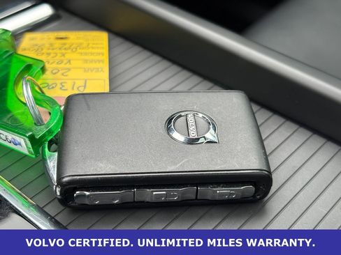 Certified 2025 Volvo XC60 B5 Core AWD/4WD image 40