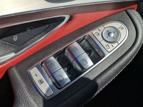 Used 2022 Mercedes-Benz GLC 300 4MATIC w/ AMG Line image 18