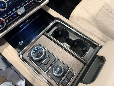 Used 2024 Ford Expedition Limited image 28