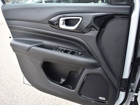 Used 2023 Jeep Compass Altitude w/ Sun and Sound Group image 38