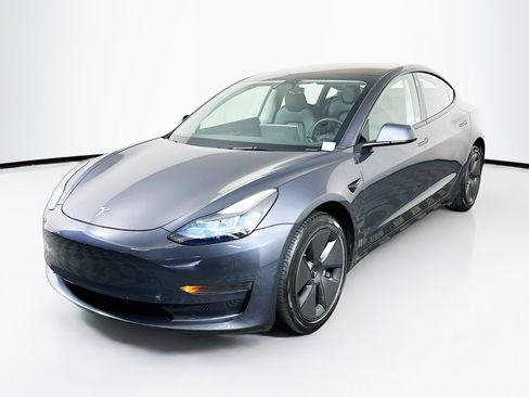 Used 2023 Tesla Model 3 Standard Range image 3