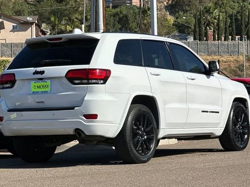 Used 2018 Jeep Grand Cherokee Altitude image 5