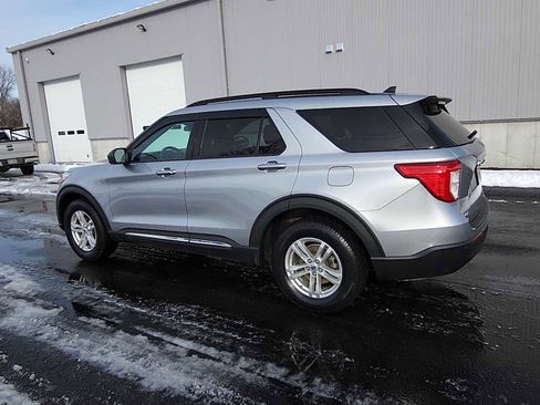Used 2021 Ford Explorer XLT image 6