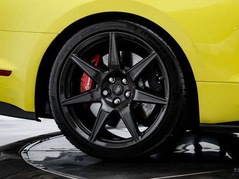 Used 2021 Ford Mustang Shelby GT500 w/ Carbon Fiber Track Pack image 64