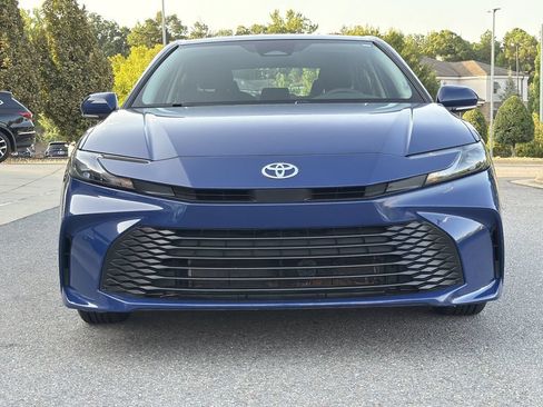 Used 2025 Toyota Camry LE FWD image 8