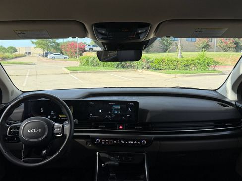 Used 2026 Kia Carnival FWD image 36