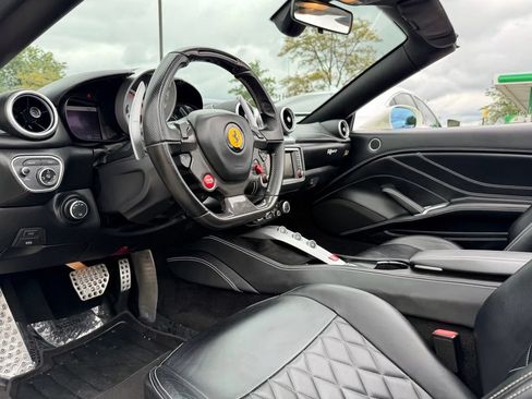 Used 2015 Ferrari California T RWD image 39