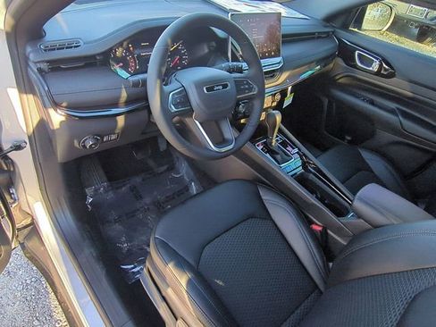 New 2026 Jeep Compass Latitude image 12