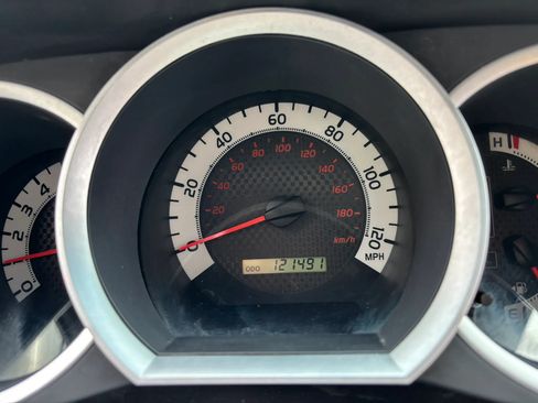 Used 2013 Toyota Tacoma PreRunner w/ SR5 Pkg RWD image 2