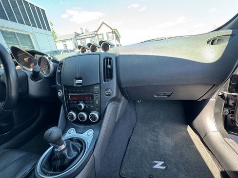Used 2009 Nissan 370Z Touring image 14
