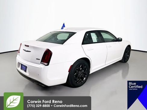 Used 2022 Chrysler 300 Touring L AWD/4WD image 9