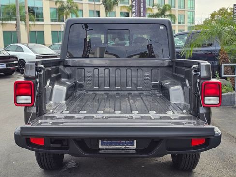 New 2026 Jeep Gladiator Sport image 7