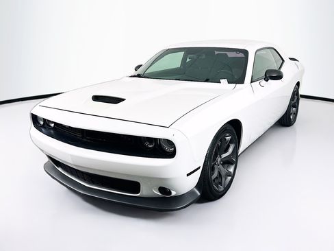Used 2019 Dodge Challenger R/T RWD image 3