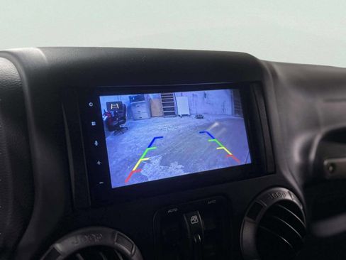 Used 2018 Jeep Wrangler Unlimited Sport S image 23