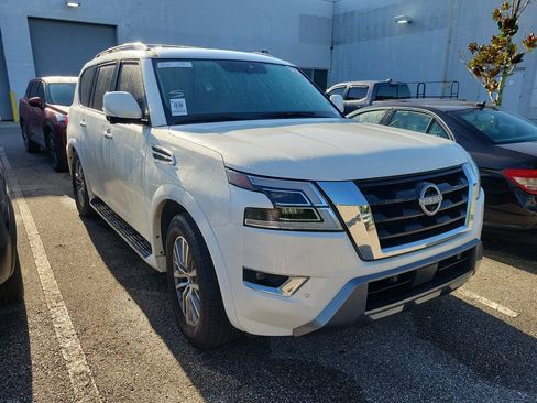 Used 2023 Nissan Armada SL w/ Captain's Chairs Package RWD image 2